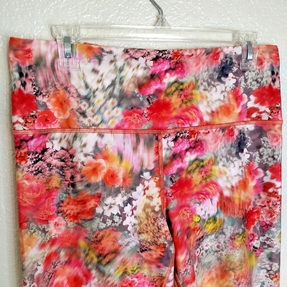 Athleta Elation Printed Capri Color Renewed Bloom Spring Pink sz L - Picture 3 of 8